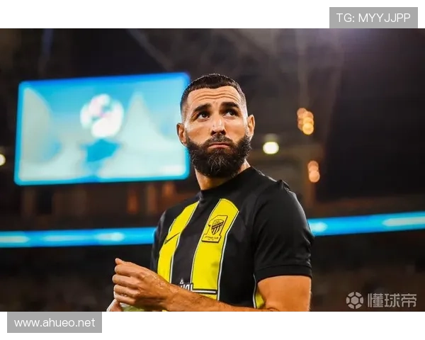 吉鲁与本泽马:终结模式从单点支点转向体系融合 吉鲁与本泽马:终结模式从单点支点转向体系融合