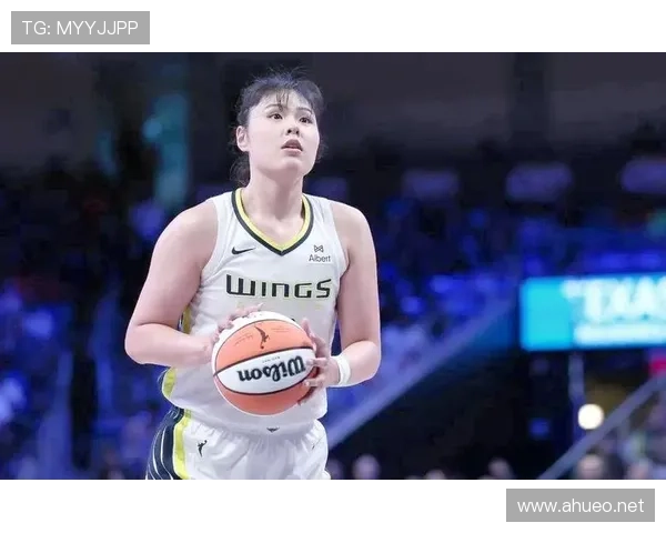 李月汝在WNBA省吃俭用，回国一趟直接刷卡买包