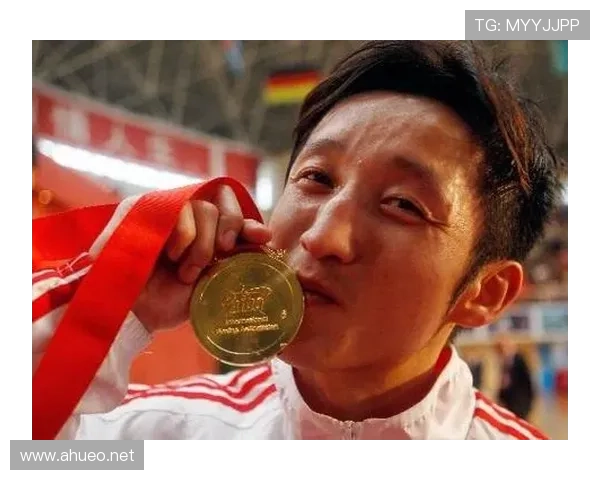 李宗伟上场像战神，私下朋友圈却像个天天晒菜谱的邻家大叔