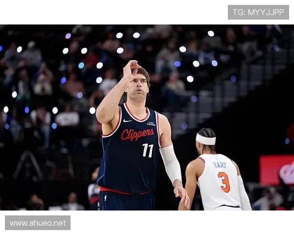 布鲁克·洛佩斯挡拆频繁制造错位 拉升篮下效率明显提升